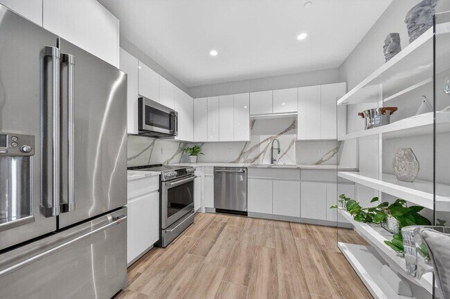 Building Photo - 41 SW Seminole St