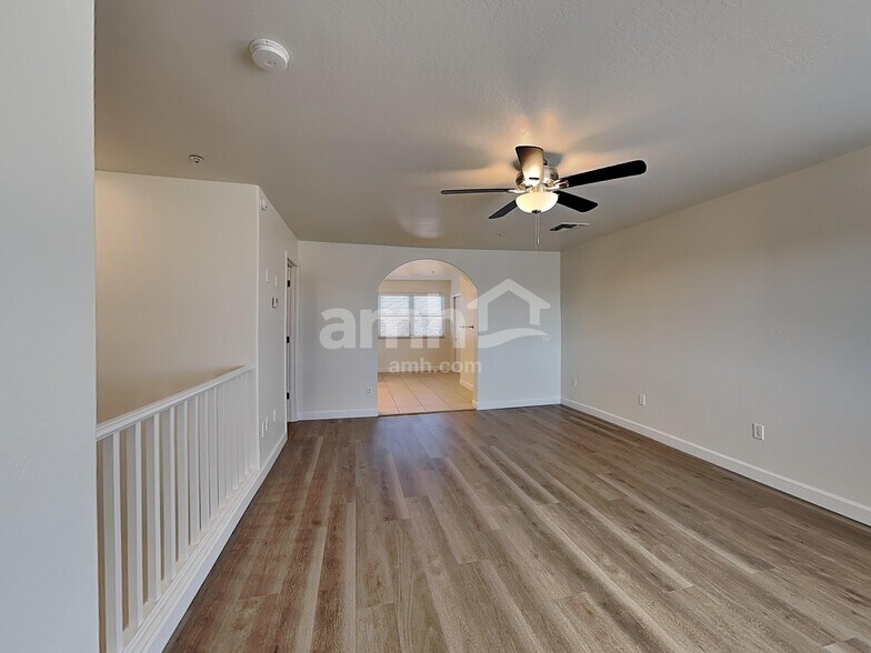 Building Photo - 881 S Storment Ln