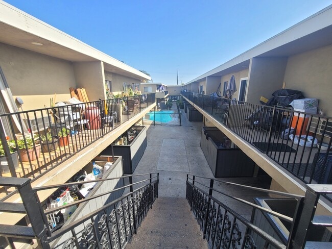 Building Photo - 14609 Saticoy St
