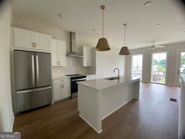 Primary Photo - 1295 Longreen Ter NW