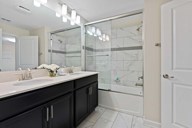 Building Photo - 4802 Romeo Cir