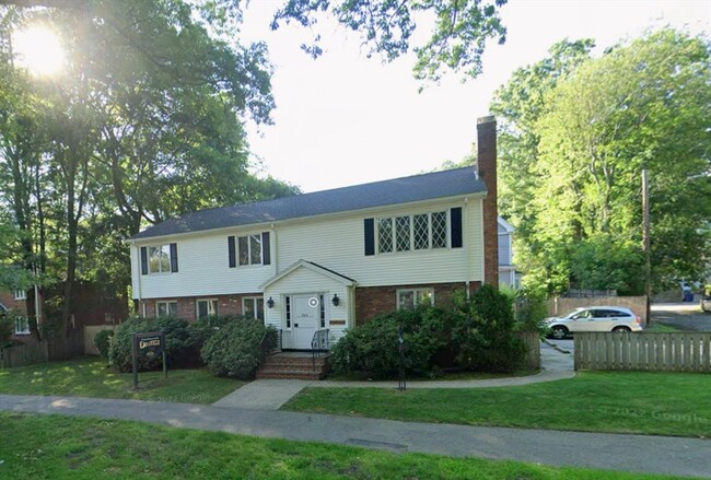 Primary Photo - 725 VFW Parkway