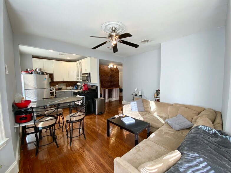 Building Photo - 43 Hillside St