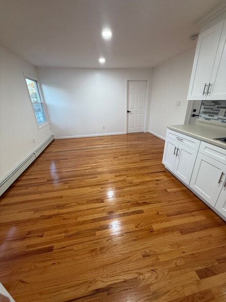 Building Photo - 2054 Grove St