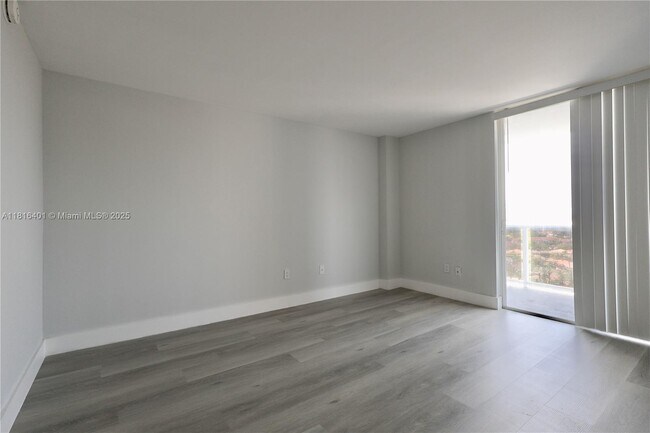 Building Photo - 20515 E Country Club Dr