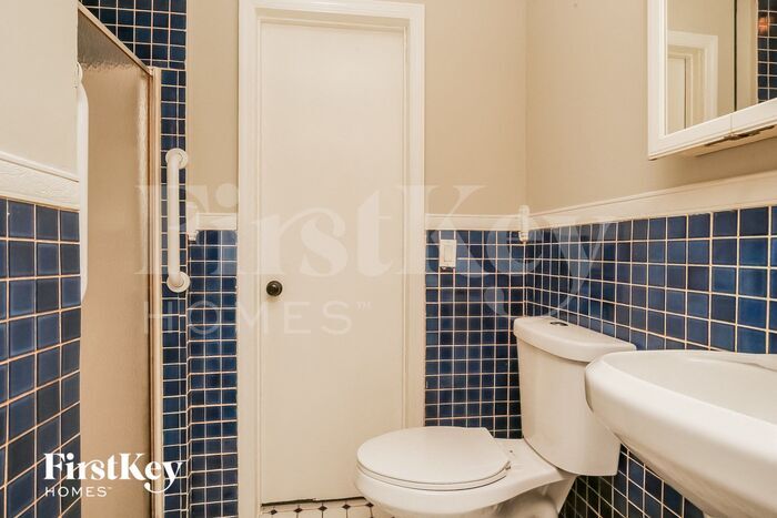 Building Photo - 209 Davis Park Dr