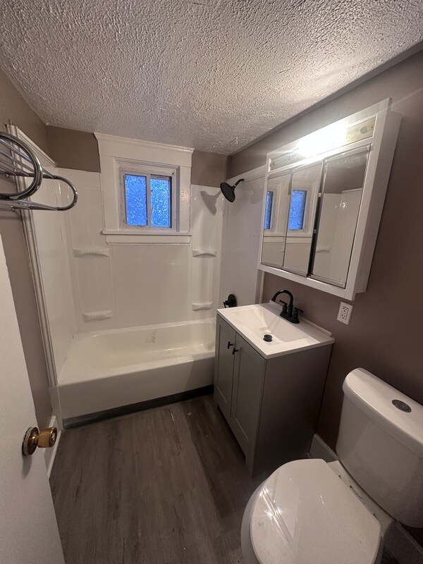 Building Photo - 2114 W 40th St