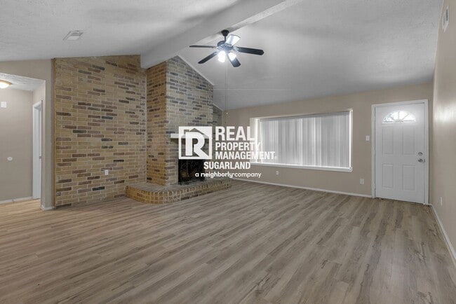 Building Photo - Charming Sugar Land Home: Modern Comfort & Great Location