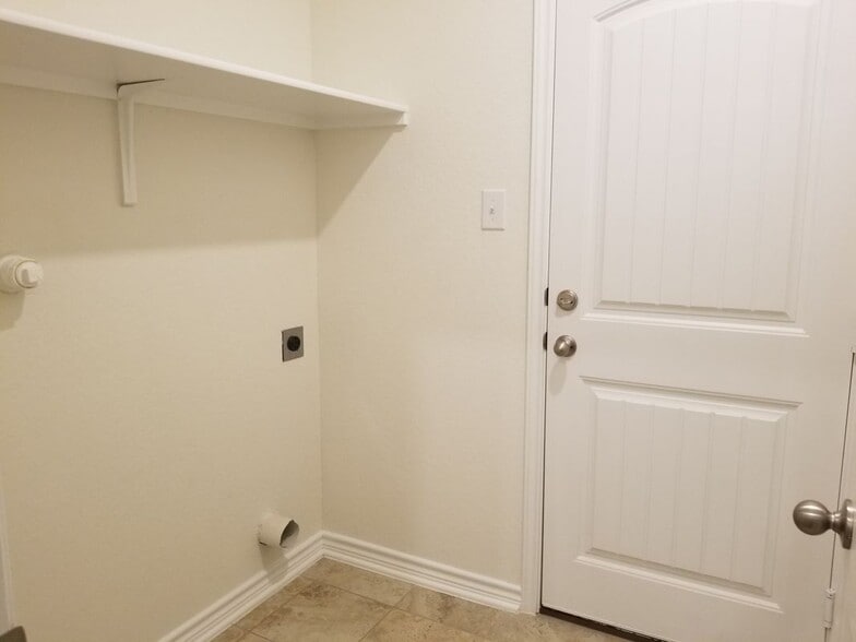 Building Photo - 5911 Eckhert Rd