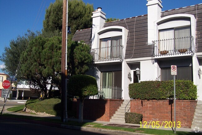 Building Photo - 8502 Gulana Ave