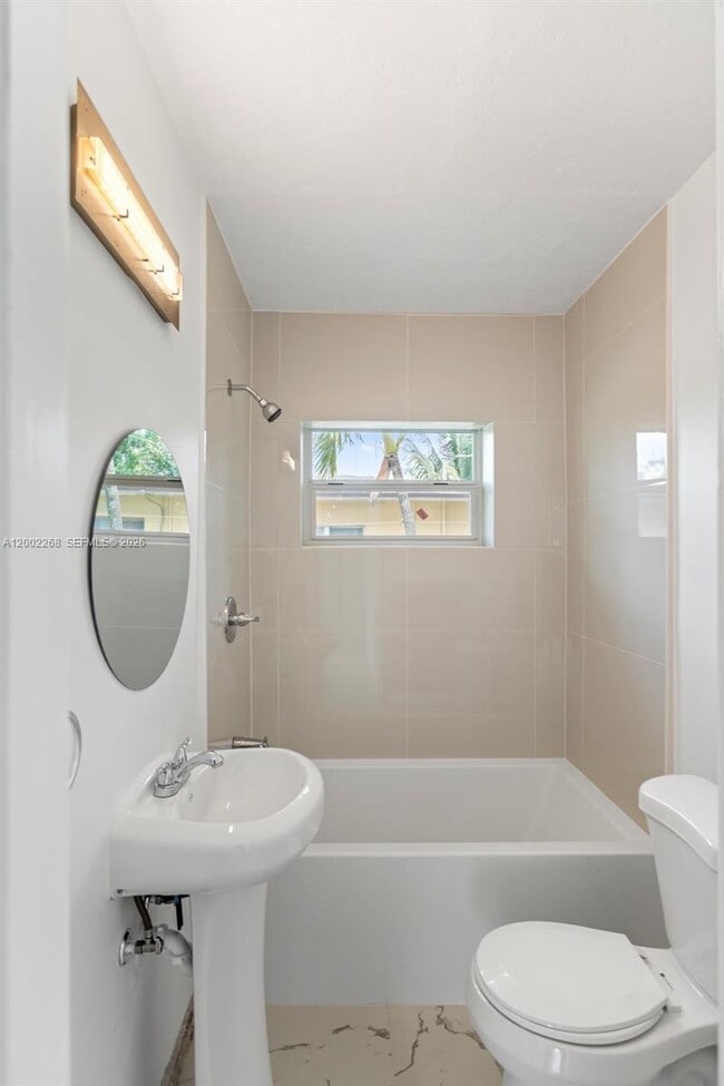 Building Photo - 988 NW 10th St