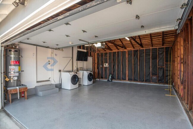 Building Photo - 6258 Castillon Dr