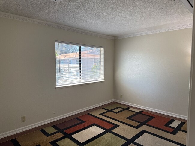 Building Photo - Great central SJ location near Highways 87...