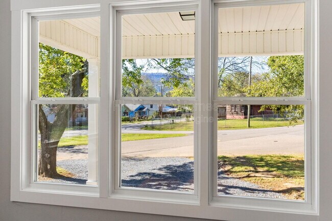 Building Photo - 1201 E 32nd St