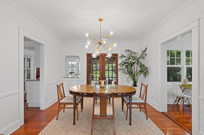 Building Photo - 727 Claremore Dr