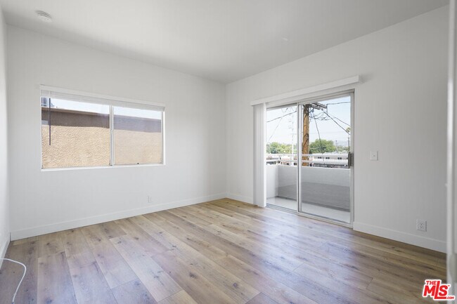 Building Photo - 22705 Del Valle St