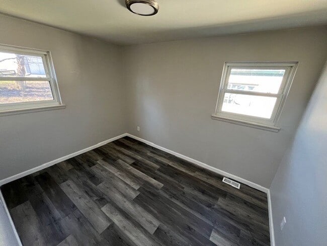 Building Photo - 67 Brooks St