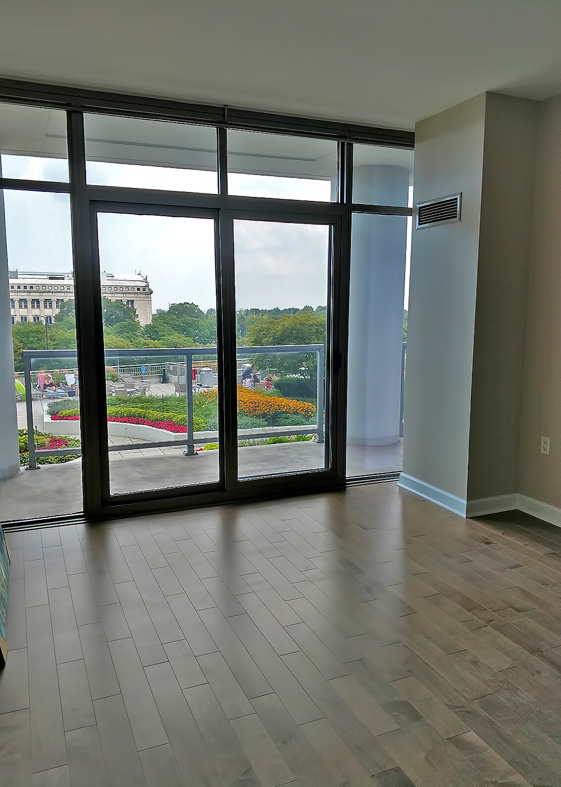 Building Photo - 1235 S Prairie Ave