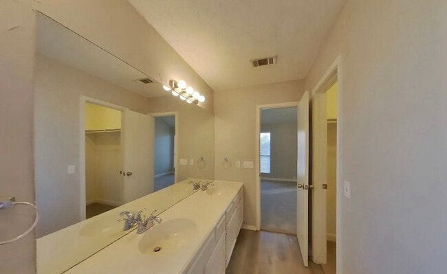 Building Photo - Modern 3-Bedroom Sanctuary in a Sought-After Location