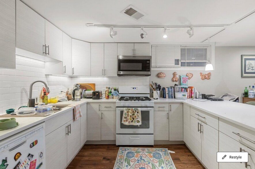 Building Photo - 3249 N Seminary, Unit G, Chicago, IL 60657