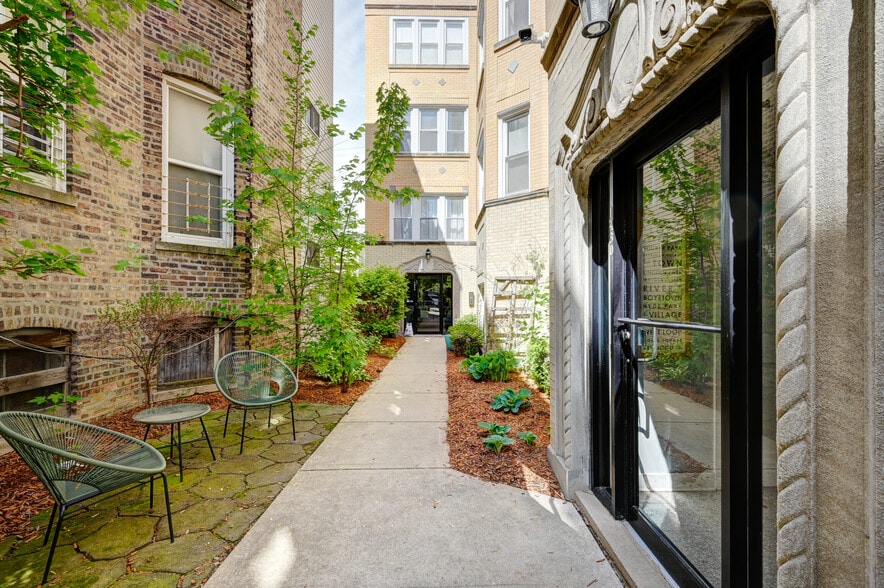 Building Photo - 1430 N Maplewood Ave