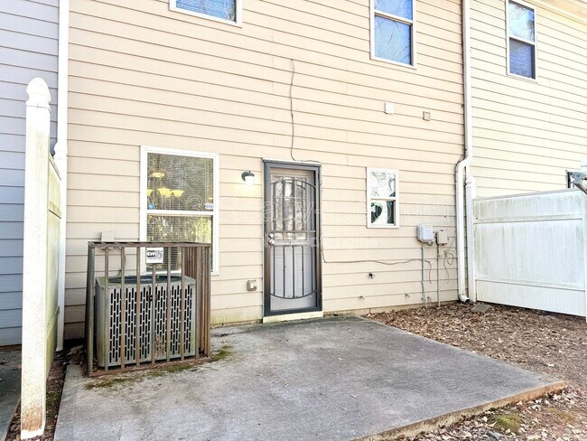 Building Photo - 2390 Camden Oak Way