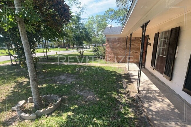 Building Photo - Brick Home with Carport