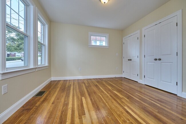 Building Photo - 17 Charlemont St