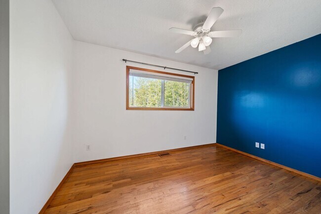 Building Photo - 9394 SE Mason Cir