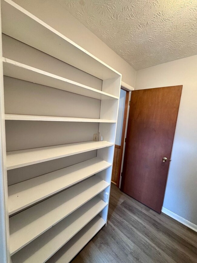 Building Photo - Duplex for Rent in Dayton