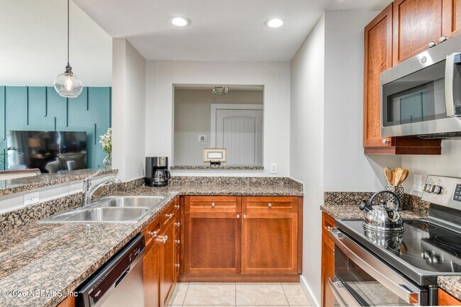 Building Photo - 955 Registry Blvd