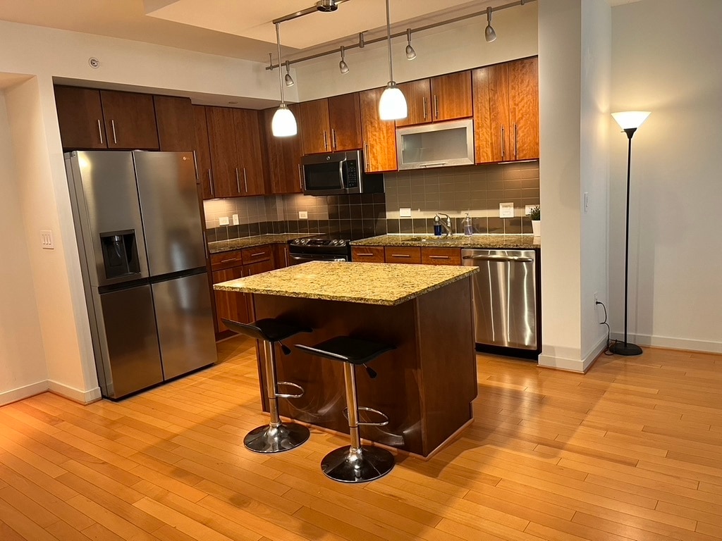 Building Photo - 1025 First St SE