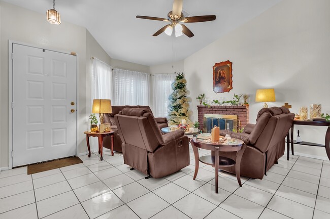 Building Photo - 11322 Oakwood Dr