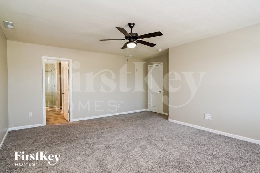 Building Photo - 3370 S Cordell Rd