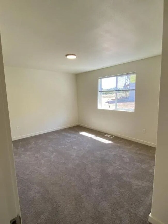 Building Photo - BarB01