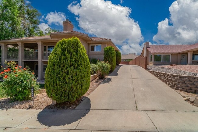 Building Photo - 984 Larkspur Rd