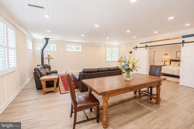 Building Photo - 7918 Bloomfield Rd