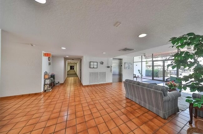 Building Photo - 2595 Countryside Blvd