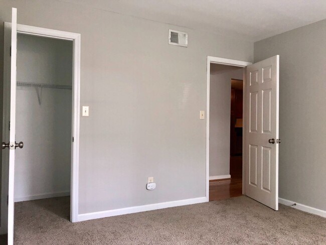 Building Photo - Very Spacious 2bd/2ba Condo in Brookhaven ...