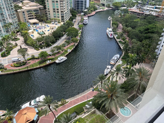 Building Photo - 511 SE 5 Ave