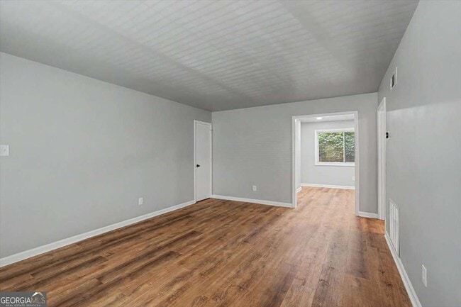 Building Photo - 2430 Coosawattee Dr NE