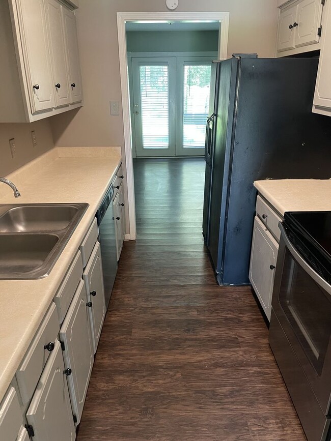 Building Photo - AVAILABLE SOON!!