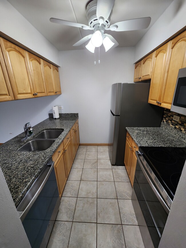 Building Photo - 5231 James Ln