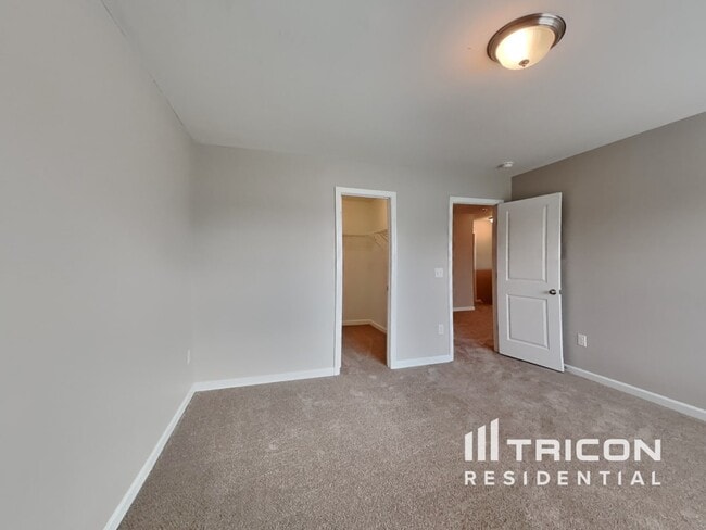 Building Photo - 151 N Great White Way