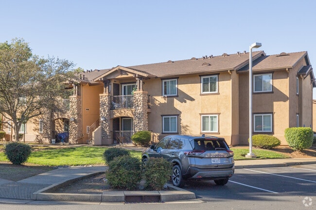 Primary Photo - Glenview Apartments