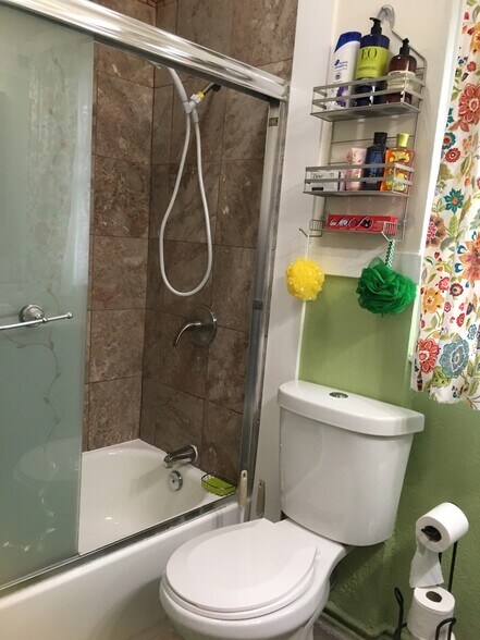 Building Photo - 1044 23rd St