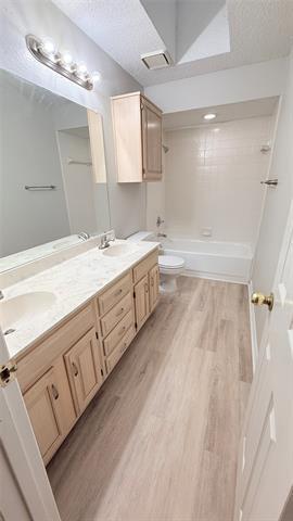 Building Photo - 4324 S Capistrano Dr