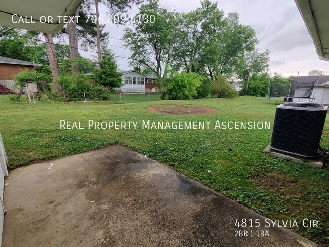 Building Photo - Spacious 2 Bed 1 Bath just off Bonny Oaks ...