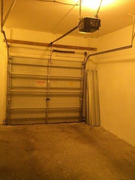 Building Photo - 3808 Shoma Dr