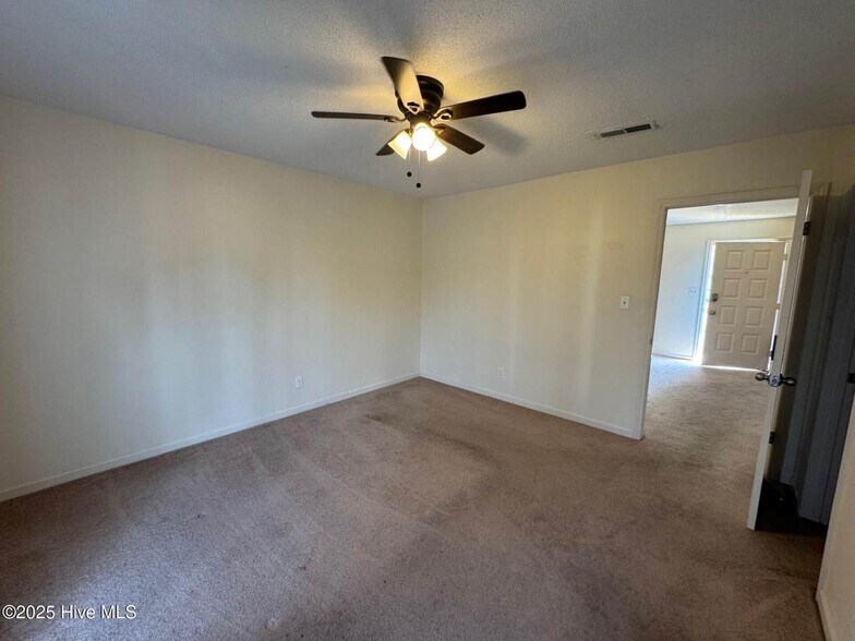 Building Photo - 2536 Flint Dr
